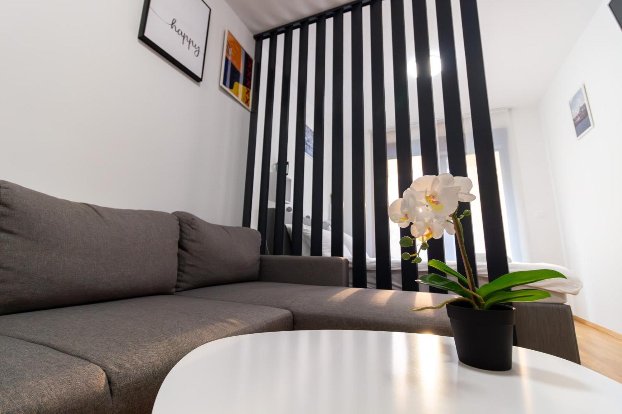 Gajeva Rooms - Stockholm Apartment Self Check-In Вировитица Экстерьер фото